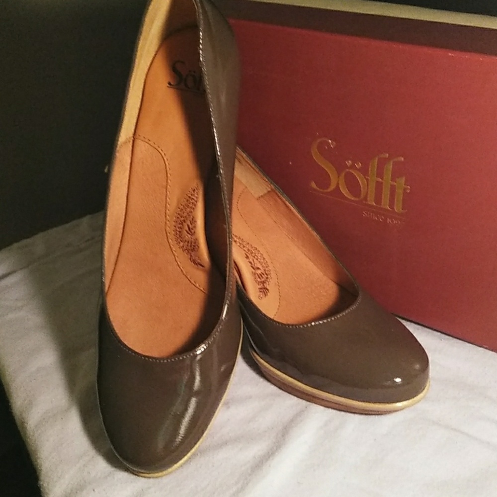 NIB Taupe Patent Pump size 10